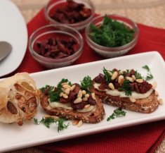 Baked Brie Bites with Roasted Garlic