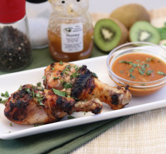 Kiwi-Ginger Grilled Chicken Legs