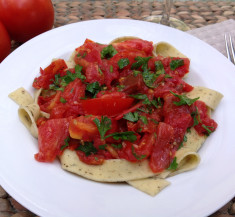 Linguine with Tomato Basil Sauce