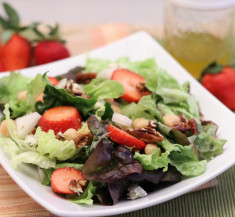 Strawberry Blue Cheese Pecan Salad