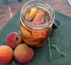 Quick Pickled Summer Peaches